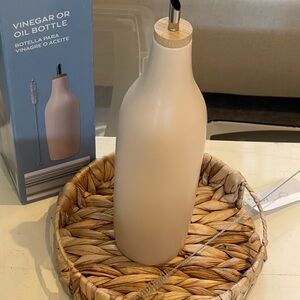 New Crofton ceramic vinegar or oil bottle 16.9oz